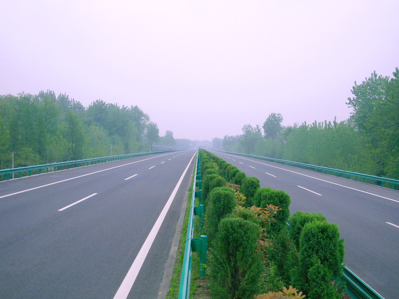 1587442110101744.jpg 六葉高速公路(省交通優(yōu)質工程獎).JPG