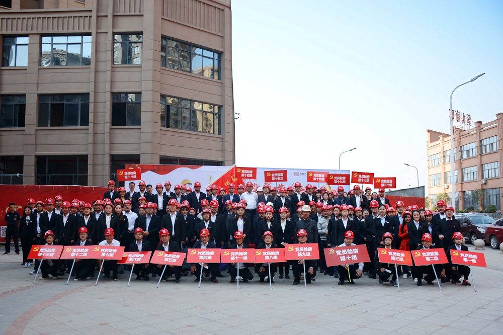 1539333139118780.jpg 合影.jpg