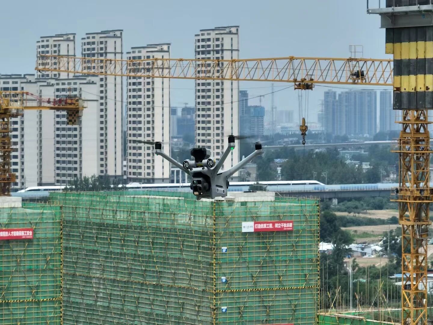 1766371323104799.jpg 無人機(jī).jpg